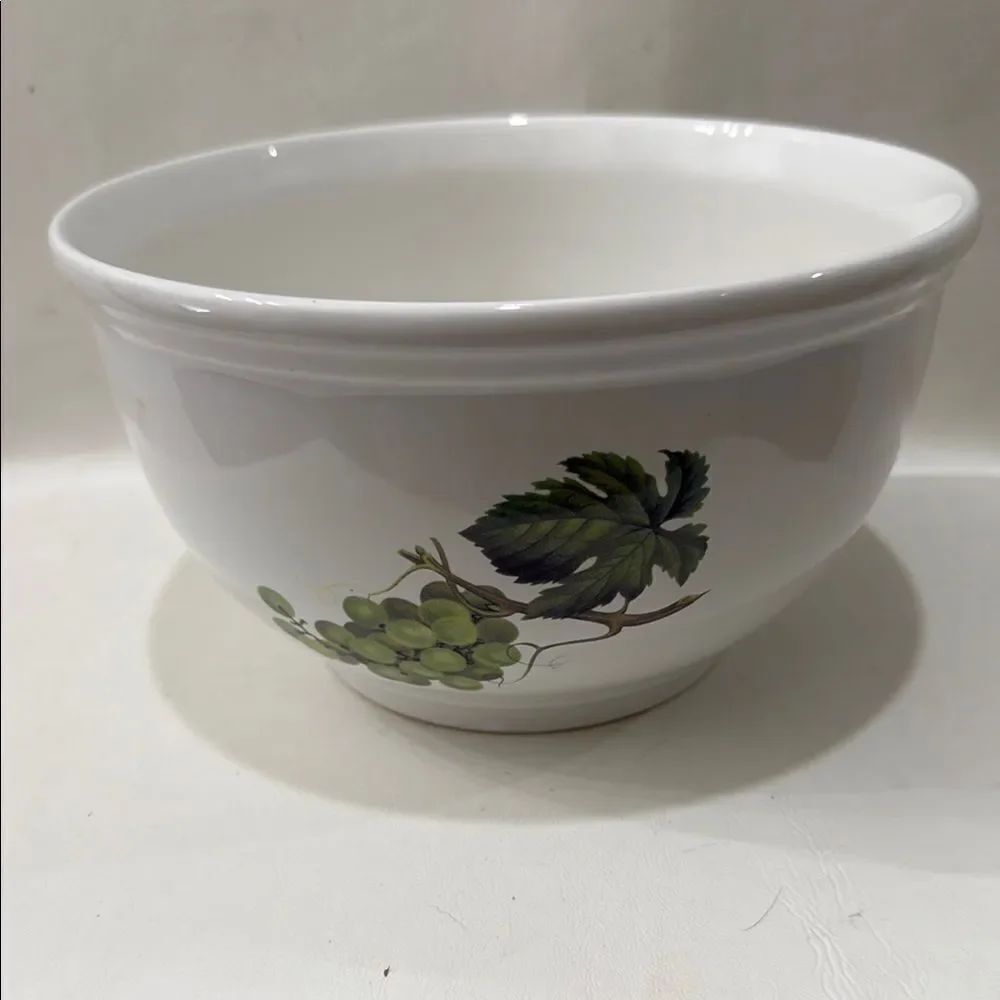 Cordon Bleu Catherine White Green Red Floral FruitServing Bowl 8 1/2 X 4 3/4